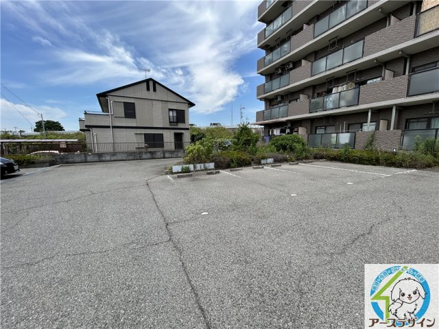 ボヌール安井の駐車場