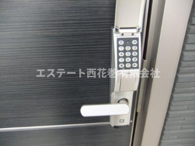 シャーメゾンKanonの玄関|デジタルキーでカギを持ち歩かなくて便利です。