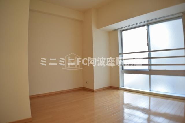 大阪市西区北堀江１丁目の賃貸マンションの居間・リビング|※別号室参考写真