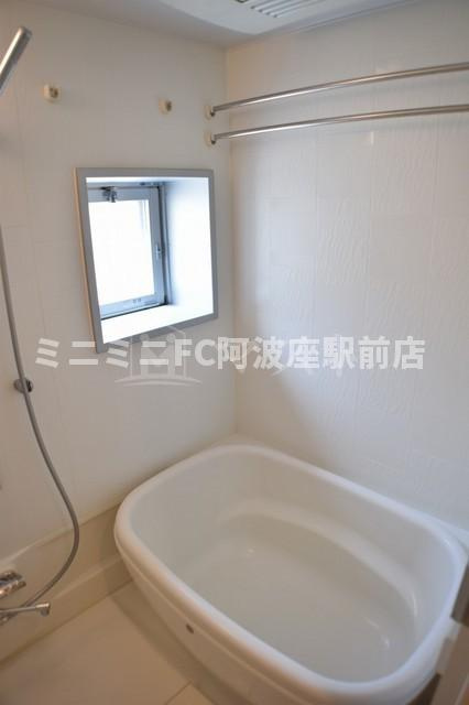 大阪市西区北堀江１丁目の賃貸マンションの浴室|※別号室参考写真