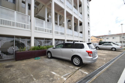 【駐車場】 | 豊中パークハイツ | エイブルにて取扱い可能な住宅ローンは、全部で10種類以上！お客様にピッタリの住宅ローンを当社のFPよりご案内させて頂きます。住宅ローンのご相談だけでも、お気軽にご相談下さいませ。