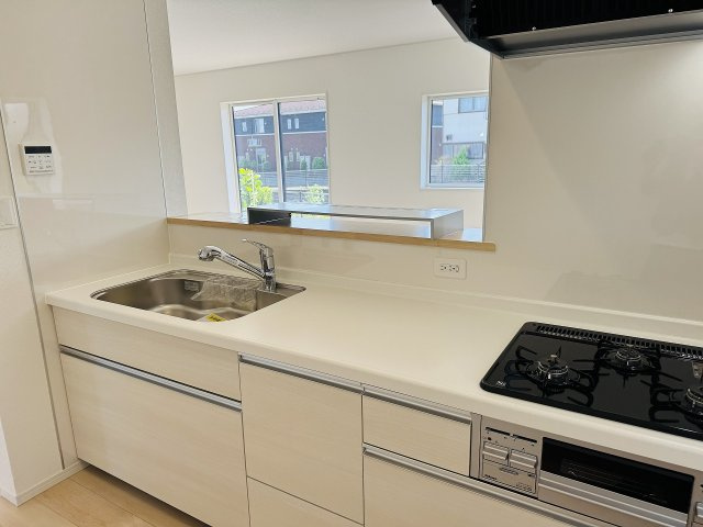 八王子市　大楽寺町　新築一戸建て　３０期の内装|～リビング側の家族とコミュニケーションをとりやすいキッチンです～