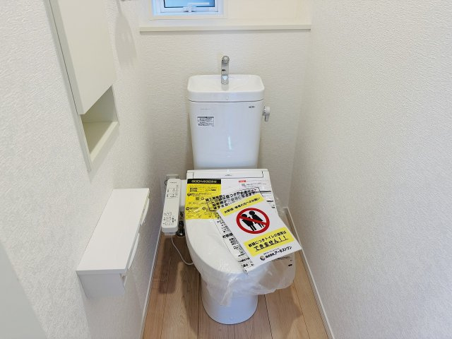 八王子市　大楽寺町　新築一戸建て　３０期の独立洗面台|～暖房温水洗浄機能付きトイレ　冬場は特に嬉しい機能ですね～