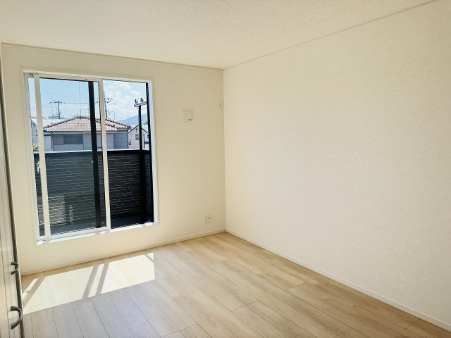 八王子市　大楽寺町　新築一戸建て　３０期の寝室|～2階8.0帖の主寝室　ベッドなど大型家具のレイアウトも楽しめる広さです～