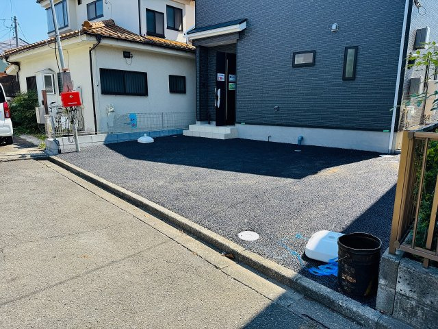 八王子市　大楽寺町　新築一戸建て　３０期の駐車場|～並列2台駐車可能カースペース付き～