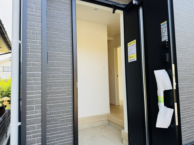 八王子市　大楽寺町　新築一戸建て　３０期の玄関|～玄関は安心のWロックキーを採用～