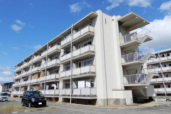 ビレッジハウス富岡2号棟の外観