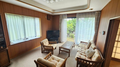 【居間・リビング】 | 熱海市緑ガ丘町　中古戸建