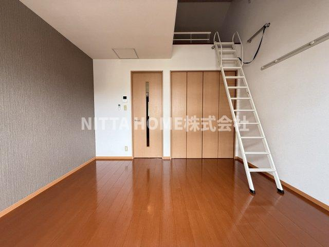 テンゲルハイツの寝室|室内はフローリングです!(^^)!
