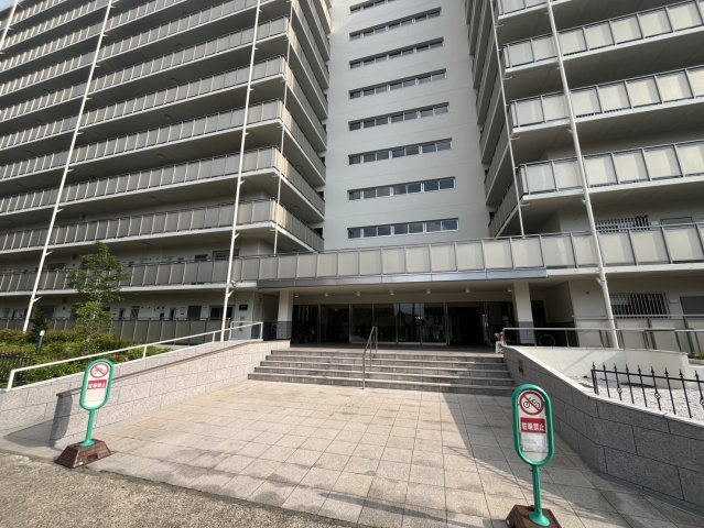 地下鉄「くいな橋」駅徒歩８分、京阪「竜谷大前深草」駅徒歩９分◆リノベーション物件◆深草西浦住宅のエントランス|エントランス