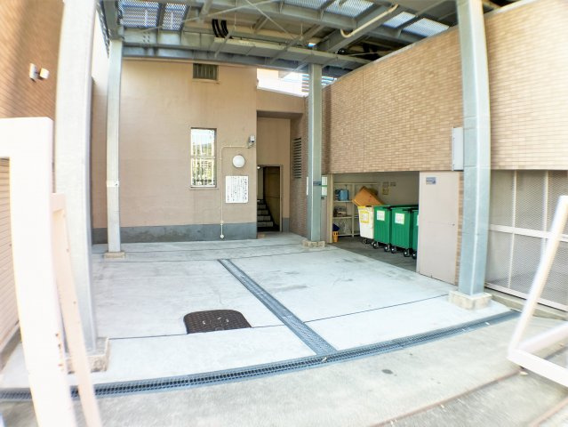 地下鉄「くいな橋」駅徒歩８分、京阪「竜谷大前深草」駅徒歩９分◆リノベーション物件◆深草西浦住宅の駐車場|駐車場