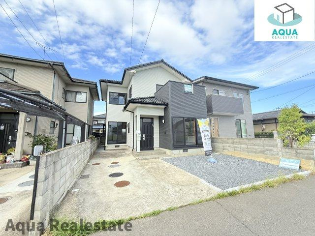高松市多肥上町　リノベ住宅の前面道路含む現地写真|落ち着いた雰囲気の外観です