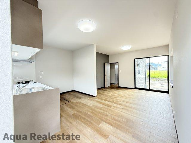 高松市多肥上町　リノベ住宅の居間・リビング