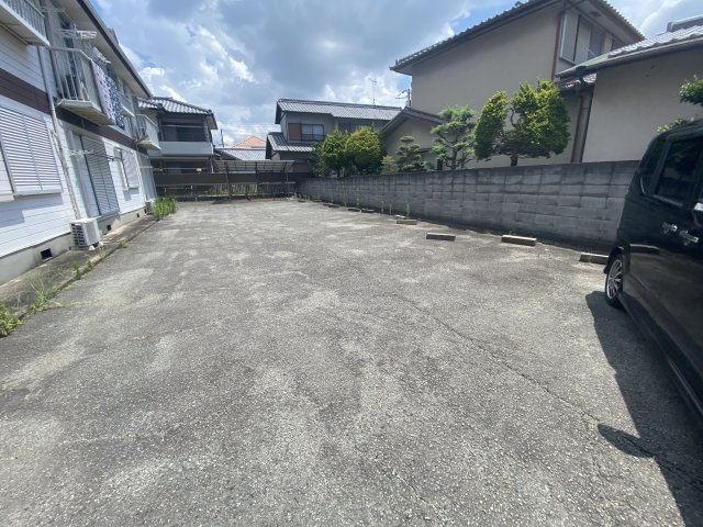 クロスロードの駐車場