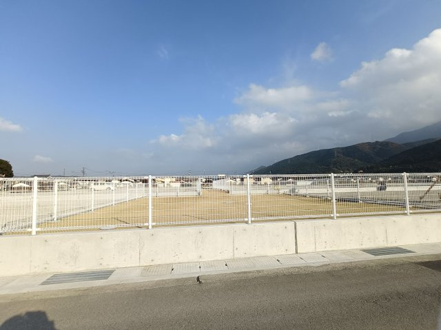 春日町エコタウンの前面道路含む現地写真