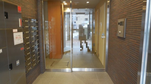 Brisa本郷真砂のエントランス