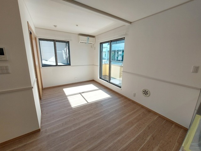 ピュアメゾン　Ｋの洋室|★２面採光の明るい角部屋です★