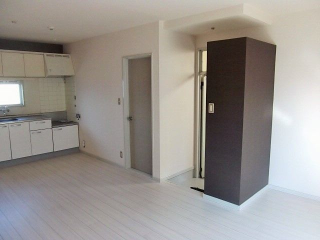 グリーンビレッジ江口の内装|明るい室内です