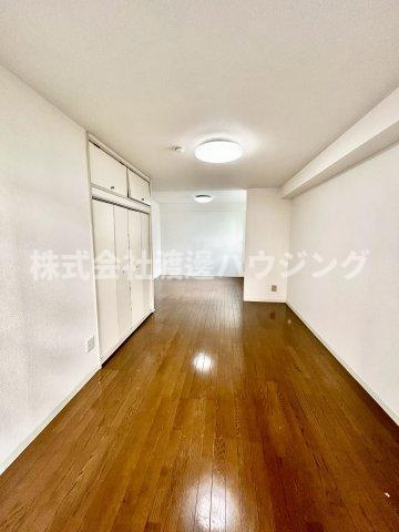 秀和ハイツB棟の居間・リビング