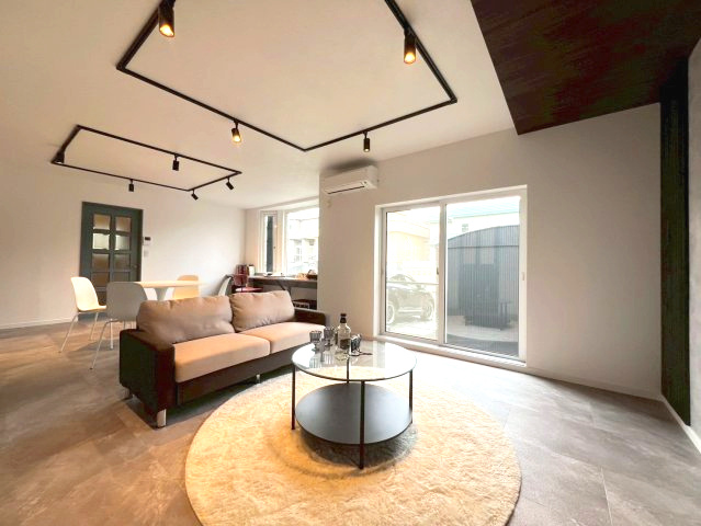 発寒16条2丁目の居間・リビング|リビング別角度！キッチンはプロパン、給湯・暖房は灯油です！