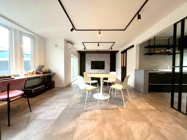 発寒16条2丁目の居間・リビング|南向きで陽当たり良好なリビング◎開放感のある21.8帖！
