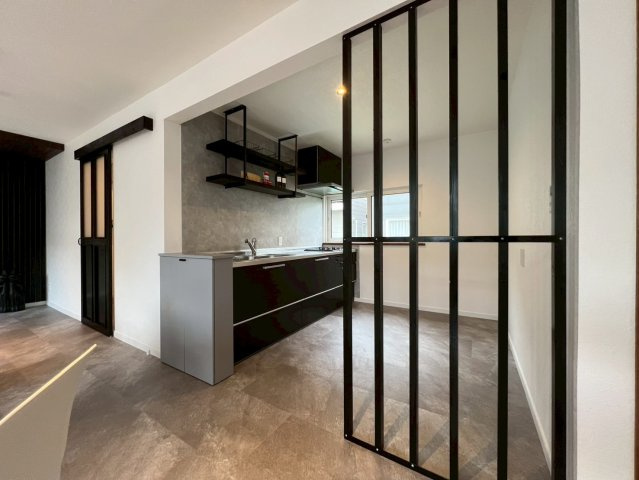 発寒16条2丁目のキッチン|キッチン窓付きで明るい光が溢れます！