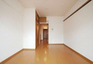 ピュアドームグランド大橋の居間・リビング