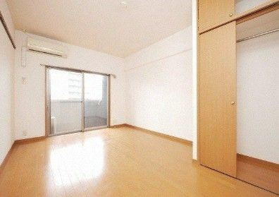 ピュアドームグランド大橋の居間・リビング