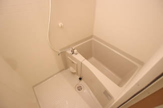 1人暮らしにうれしいバス・トイレ独立タイプ。