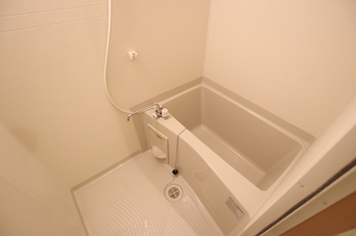 1人暮らしにうれしいバス・トイレ独立タイプ。