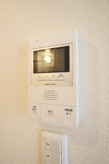 ☆室内から対応可能なモニター付きインタホンです☆
