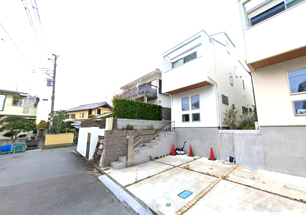 鎌倉市七里ガ浜二丁目　戸建ての前面道路含む現地写真|前面道路含む現地写真です