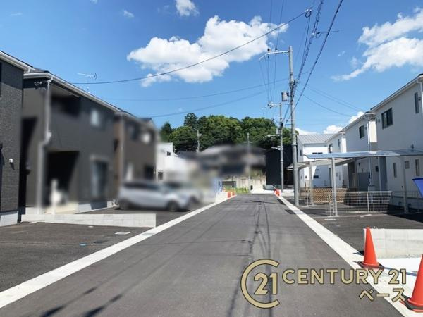 桜井市河西 ４号地／新築一戸建の前面道路含む現地写真|■現地撮影写真■前面道路６ｍ以上と広々快適な広さです！