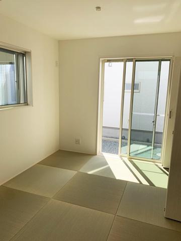桜井市河西 ４号地／新築一戸建の和室|■現地撮影写真■ほっこり落ち着ける、リビング隣接タイプの和室です！