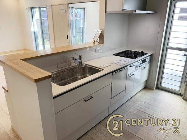 桜井市河西 ３号地／新築一戸建のキッチン|■現地撮影写真■家族とのコミュニケーションがとりやすい人気のカウンターキッチン！