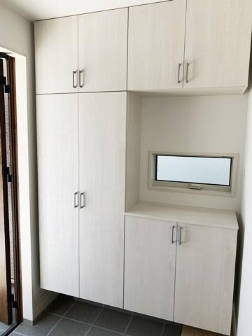 桜井市河西 ２号地／新築一戸建の玄関|■現地撮影写真■玄関には大容量シューズボックス完備！