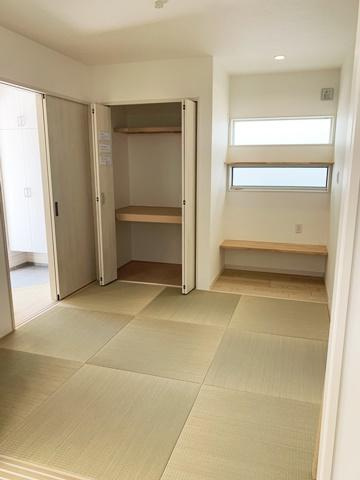桜井市河西 ２号地／新築一戸建の和室|■現地撮影写真■ほっこり落ち着ける、リビング隣接タイプの和室です！