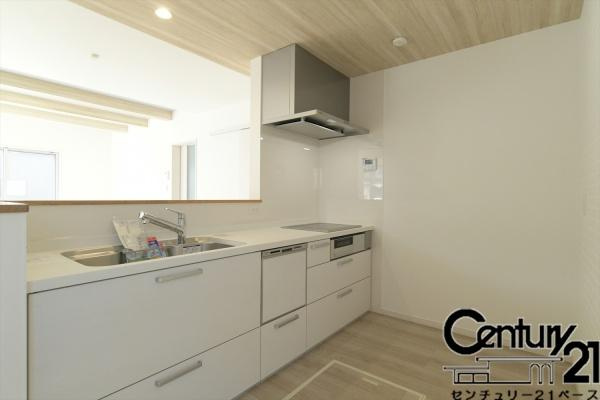 桜井市慈恩寺 ２号地 ／一戸建のキッチン|■現地撮影写真■家族とのコミュニケーションがとりやすい人気のカウンターキッチン！食洗機付きで洗い物も楽々！