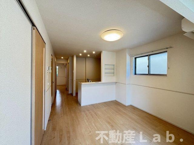 ベラ　ルーチェ　Ｃの居間・リビング