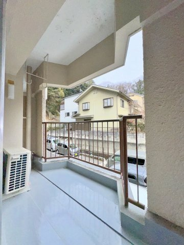 広島市東区牛田新町１丁目の賃貸マンションのバルコニー|バルコニーからの眺めを楽しみながら食事をしませんか