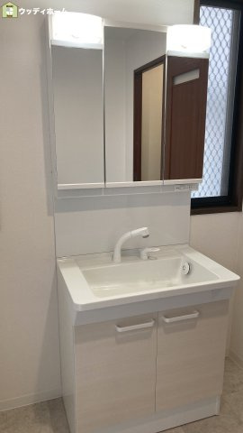 越谷市大間野町5丁目　中古一戸建ての独立洗面台