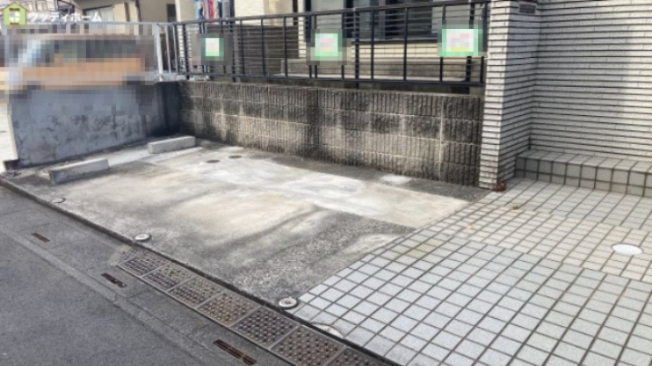 越谷市大間野町5丁目　中古一戸建ての駐車場