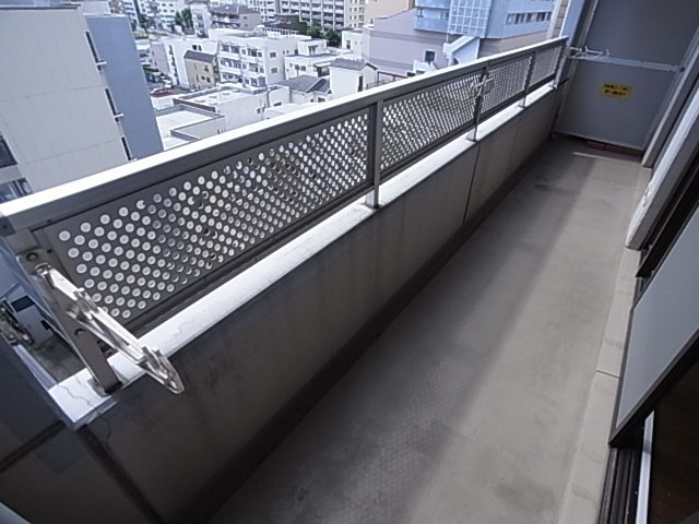 神戸市兵庫区新開地５丁目の賃貸マンションのバルコニー