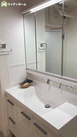 越谷北ローヤルコーポ　中古マンションの独立洗面台