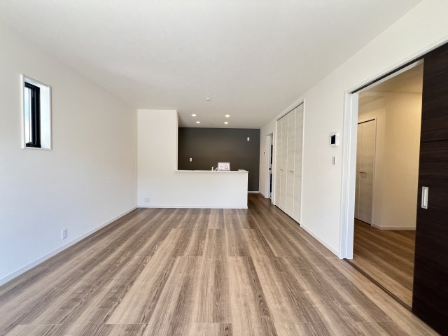 碧南市住吉町2期　新築分譲住宅　１号棟の居間・リビング|LDK16帖