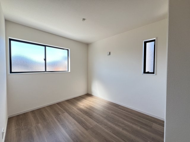 碧南市住吉町2期　新築分譲住宅　１号棟の洋室|南側5.44帖洋室