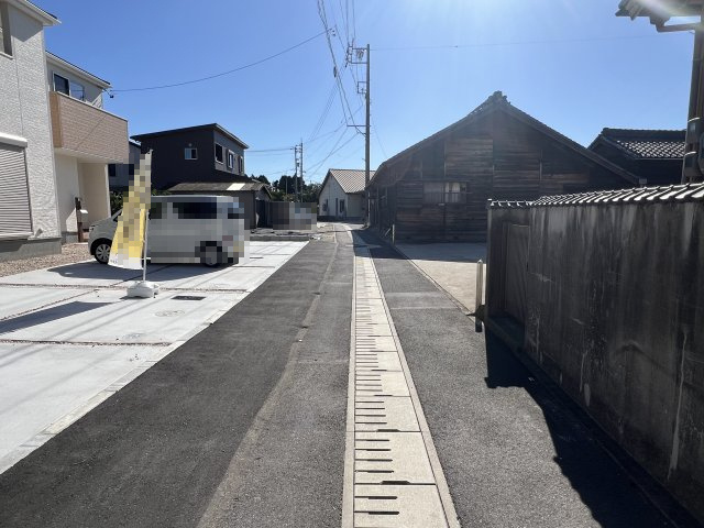 碧南市住吉町2期　新築分譲住宅　１号棟の前面道路含む現地写真|車通りも少なく、お子様とのお散歩も安心してできる閑静な住宅地です。