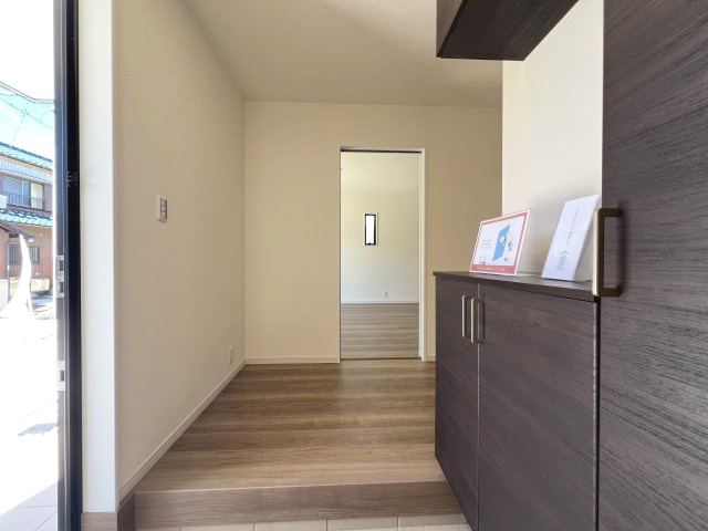 碧南市住吉町2期　新築分譲住宅　１号棟の玄関