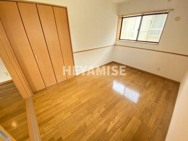 ファミール白鳥の洋室