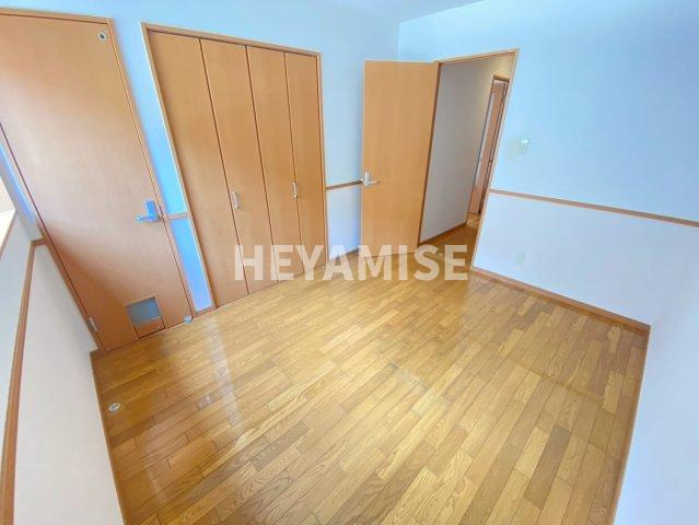 ファミール白鳥の洋室